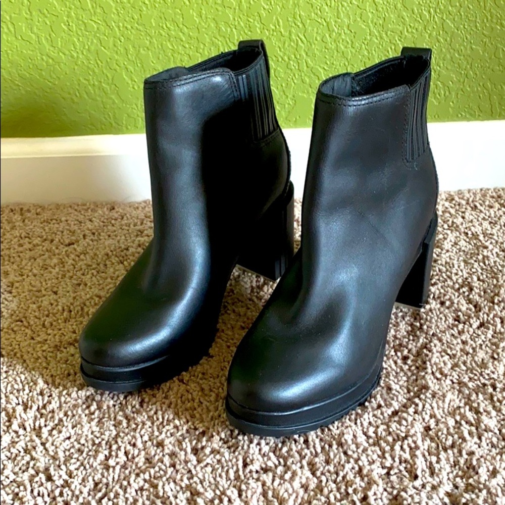 Sorel Black Leather Block Heel Ankle Boots